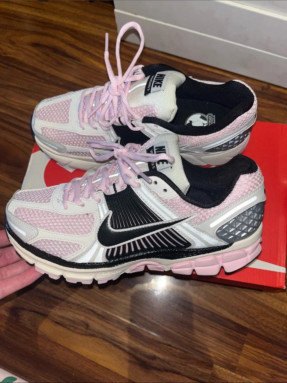 Nike Women’s Pink and Black Vomero  5. Size 7.5. Excellent Condition